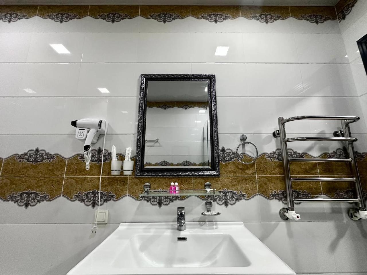 טשקנט Izza Palace Hotel 150Mbs Wifi מראה חיצוני תמונה